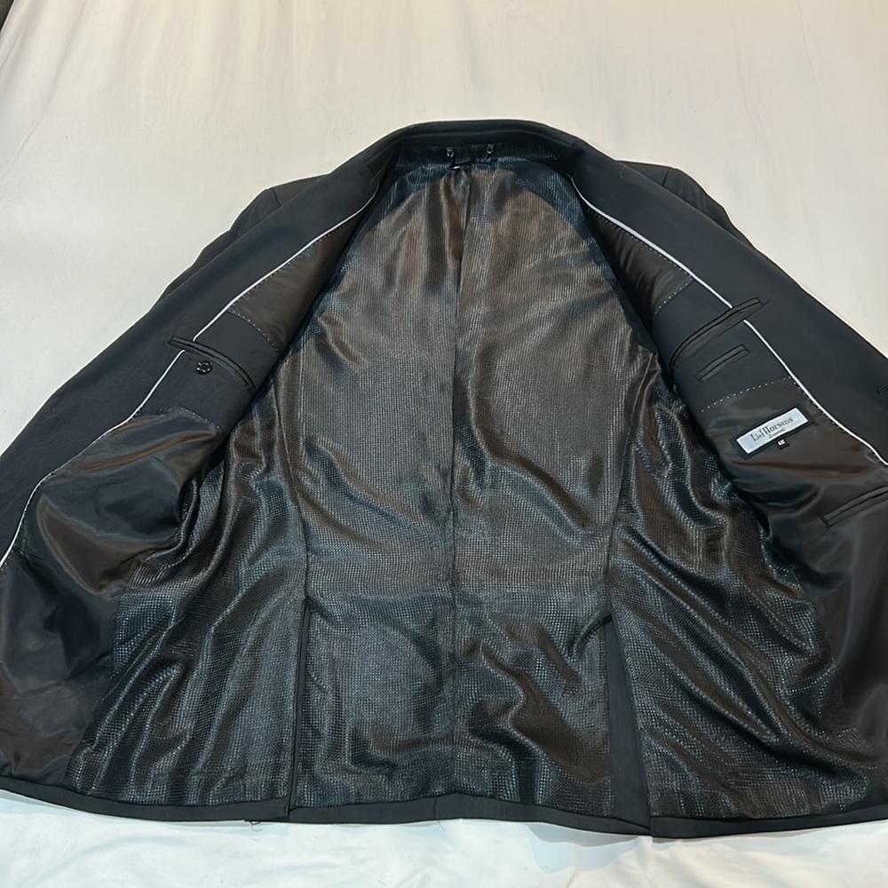 Designer suit - Picture 3 of 7